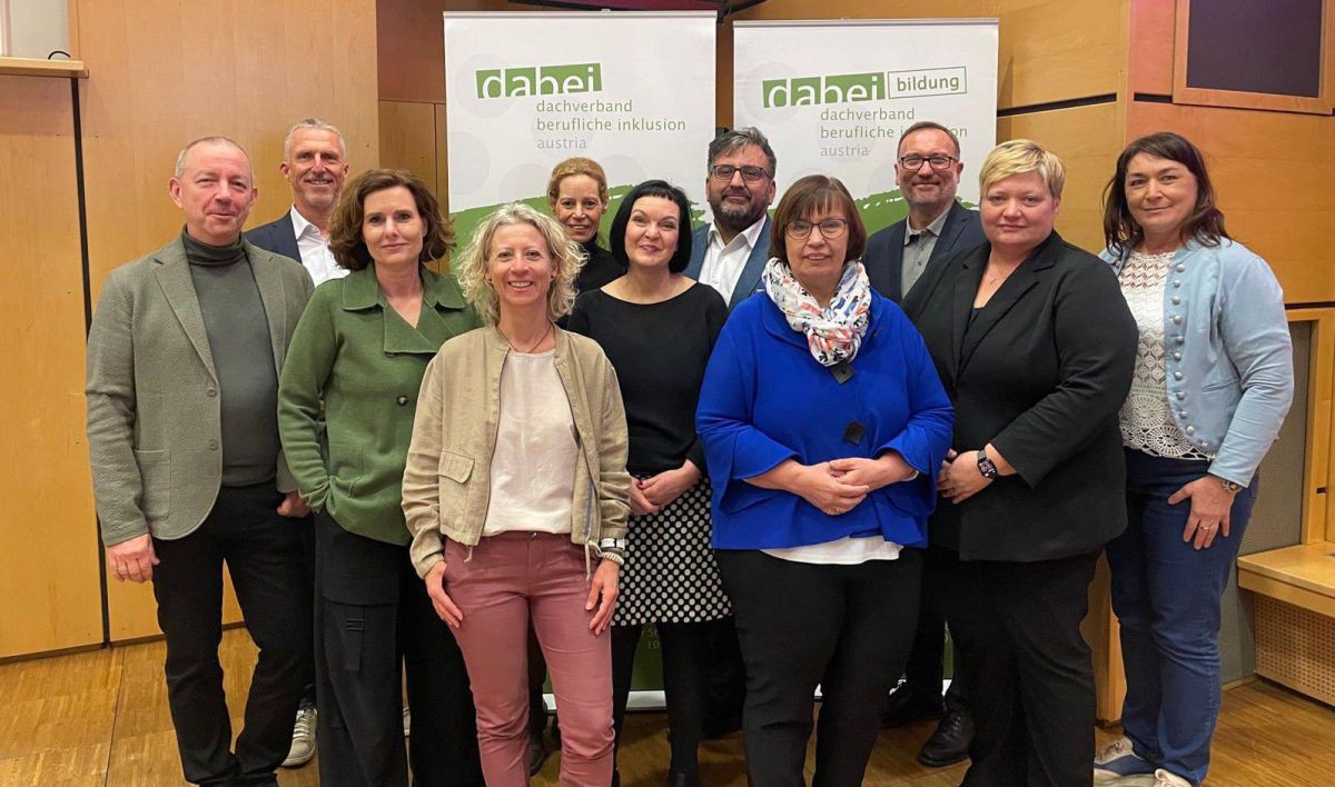 Vorstandsteam und Gesch&auml;ftsf&uuml;hrung von dabei-austria bei der Mitgliederversammlung 2026 in Linz.