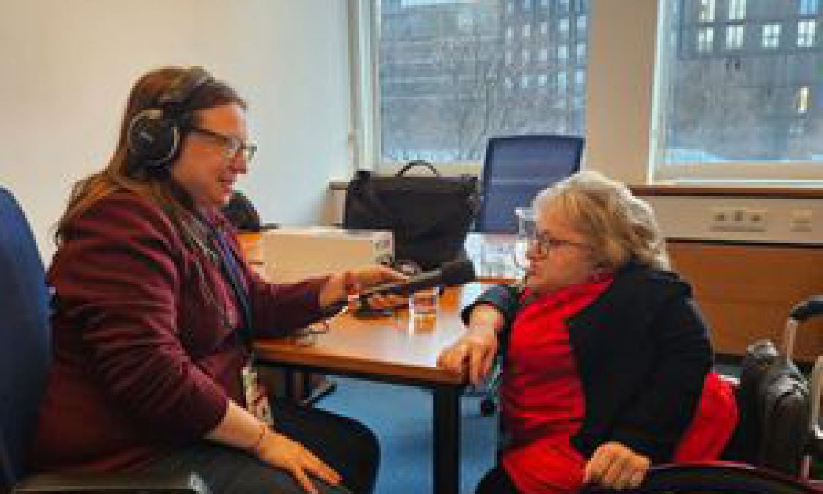 Karin St&ouml;ckler mit Podcasterin Sandra Knopp beim Interview