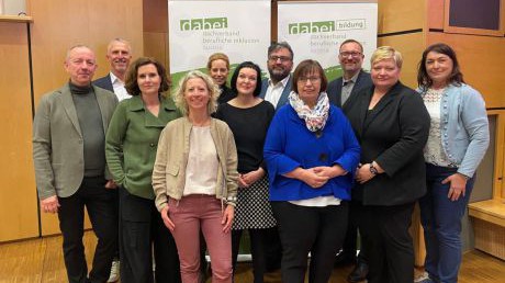 Vorstandsteam und Gesch&auml;ftsf&uuml;hrung von dabei-austria bei der Mitgliederversammlung 2026 in Linz.
